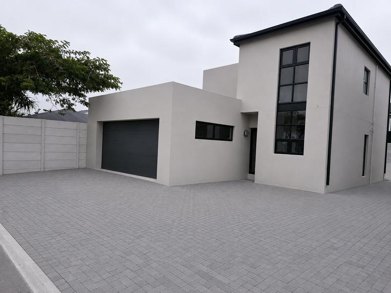 To Let 3 Bedroom Property for Rent in Uitzicht Western Cape